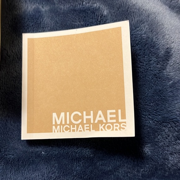 Michael Kors Medium sized Woman’s watch. Never used. Rose Gold - Picture 6 of 7